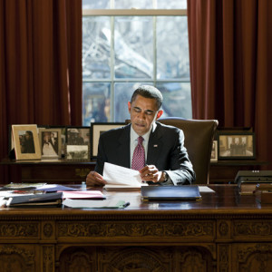 Obama-desk-3